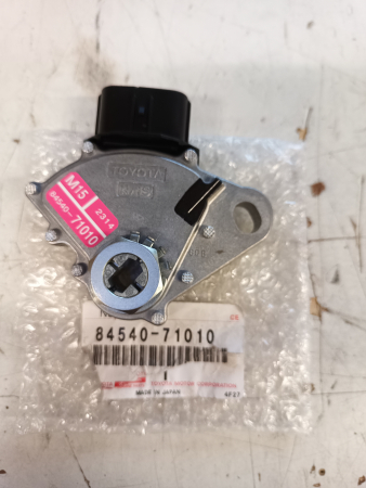 TOYOTA KDJ150, HILUX VAIHTEISTON VAPAAKYTKIN 84540-71010