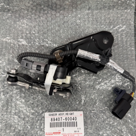 TOYOTA KDJ150 TAKAVALOJEN KORKEUDENSÄÄTÖ ANTURI 89407-60040